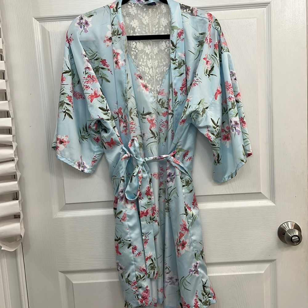 Silky kimono/robe